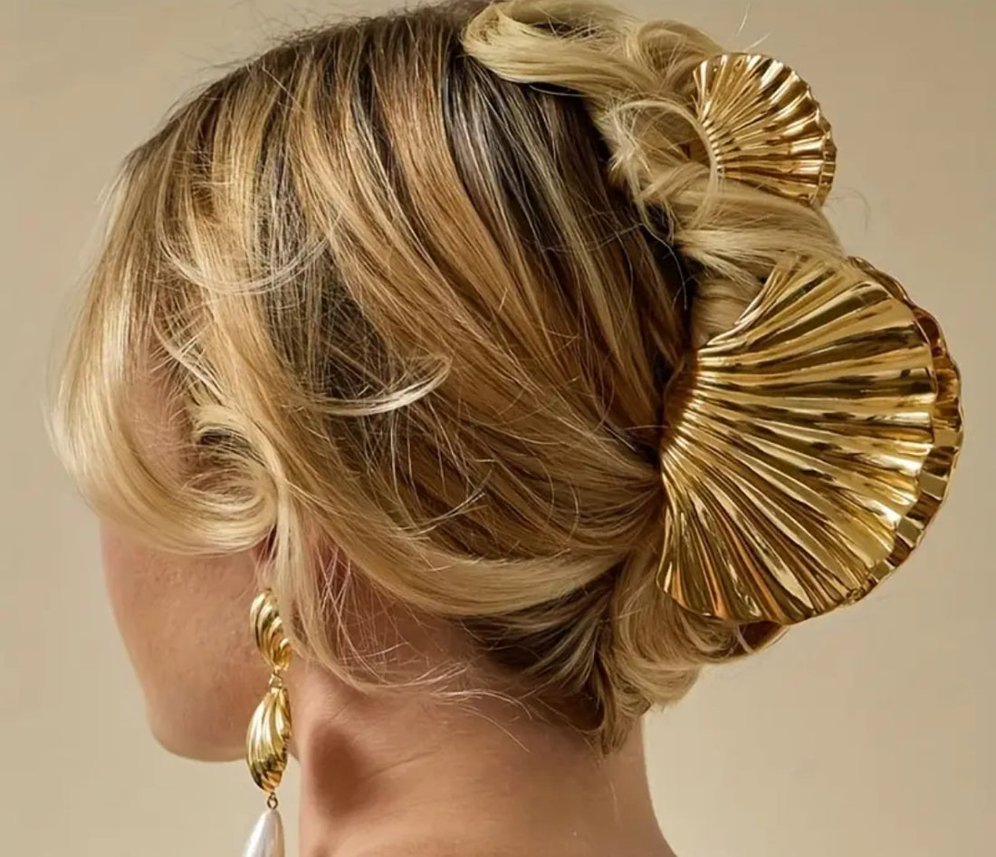 Large Gold Shell Clip