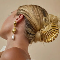 Large Gold Shell Clip